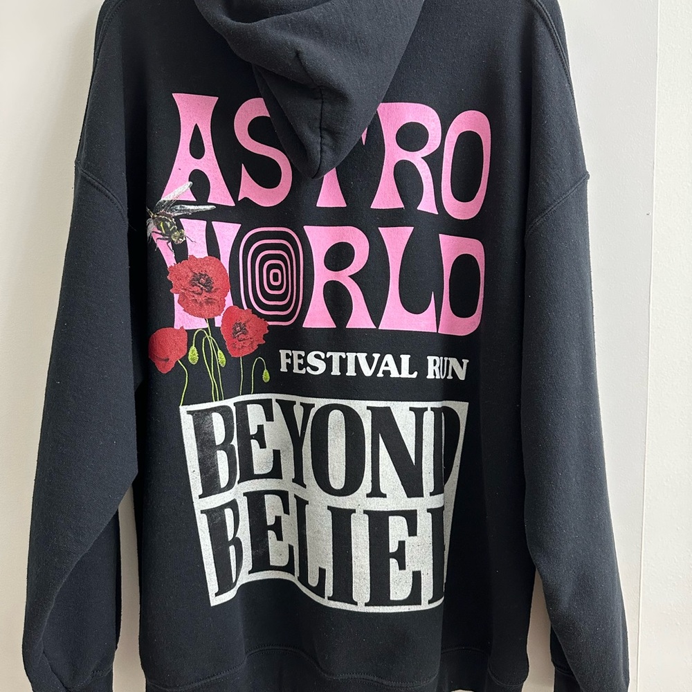 Travis Scott Astroworld hoodie in excellent condition. Size XL